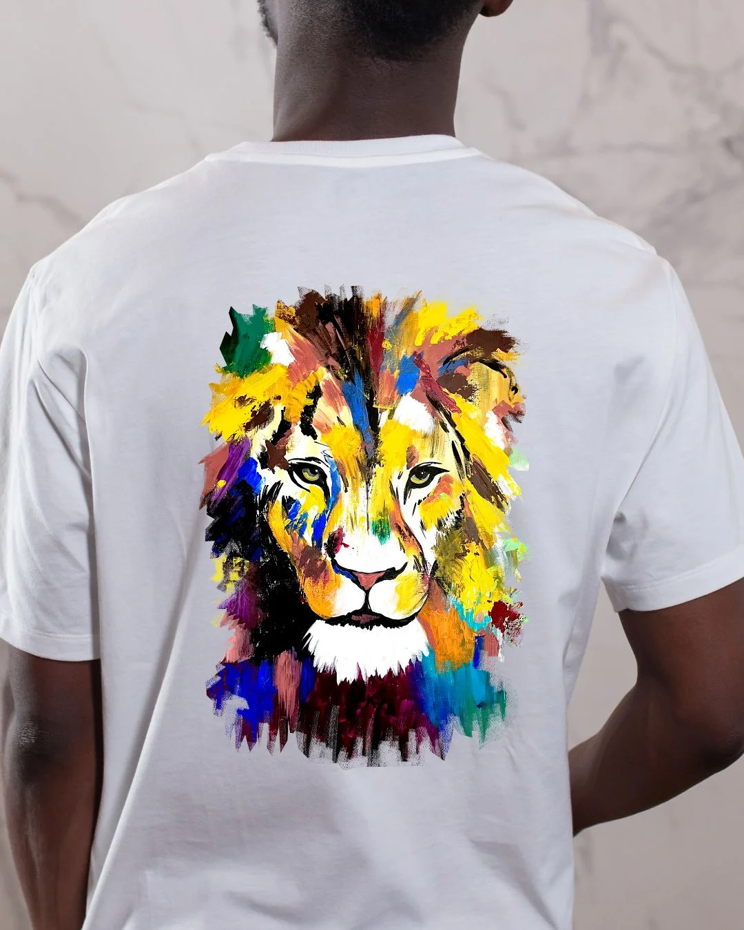 Koszulka z kolorowym lwem - nadruk z tyłu