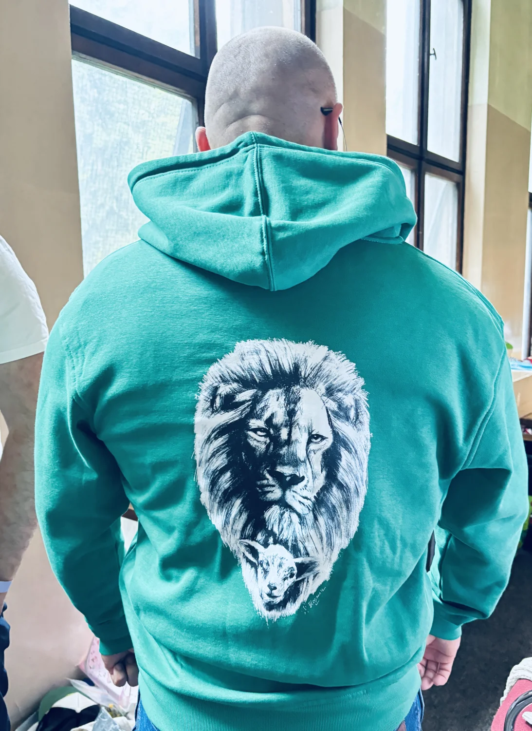 Bluza zielona z lwem i barankiem 